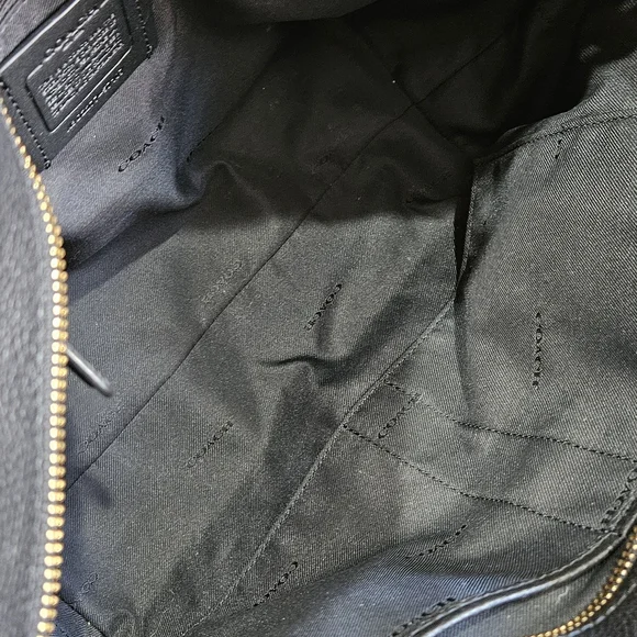 Coach Turn-Lock Chain Leather Tote Bag 2022 - Picture 15 of 16